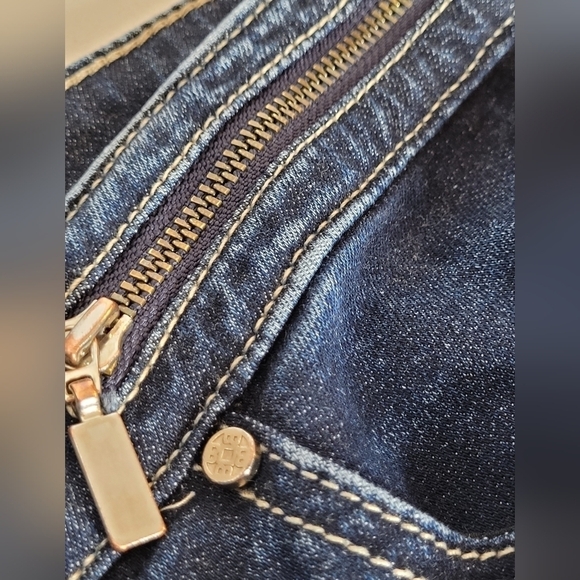 Black Label by Chico's Dark Wash Ankle Jeans Zipper Detail - Size 00 / XS / 2 - Picture 8 of 13